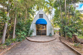 'Bluey' a Tiny House A-frame Moments to Foreshore, Darwin